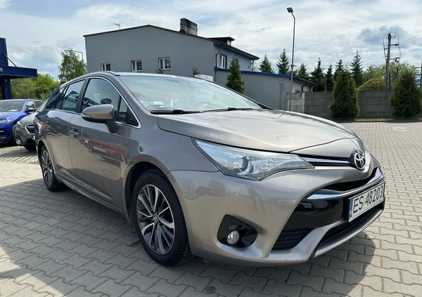 Toyota Avensis cena 54900 przebieg: 139614, rok produkcji 2015 z Rzgów małe 46